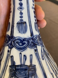 A Chinese blue and white kraak porcelain bottle vase, Wanli