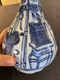 A Chinese blue and white kraak porcelain bottle vase, Wanli