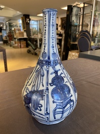 A Chinese blue and white kraak porcelain bottle vase, Wanli