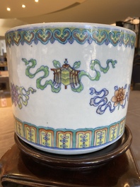 A Chinese doucai 'bajixiang' jardini&egrave;re, Qianlong/Jiaqing