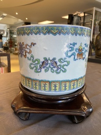 A Chinese doucai 'bajixiang' jardini&egrave;re, Qianlong/Jiaqing