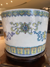 A Chinese doucai 'bajixiang' jardini&egrave;re, Qianlong/Jiaqing