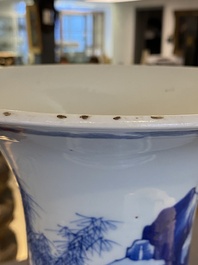 Vase de forme 'yenyen' en porcelaine de Chine en bleu et blanc &agrave; d&eacute;cor de p&ecirc;cheurs, 19&egrave;me