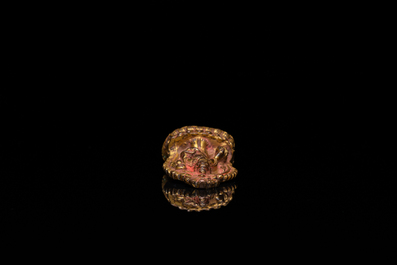 Bouddha miniature en bronze dor&eacute; et laqu&eacute;, Tibet ou N&eacute;pal, 15/16&egrave;me