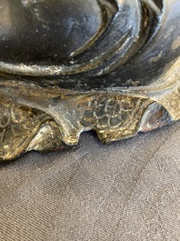 Grand Bouddha sur tr&ocirc;ne de lotus en bronze dor&eacute;, Sino-Tibet, Ming