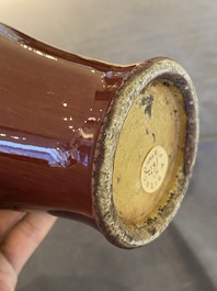 Vase de forme 'meiping' en porcelaine de Chine &agrave; &eacute;mail dit 'fleur de p&ecirc;che', 19&egrave;me