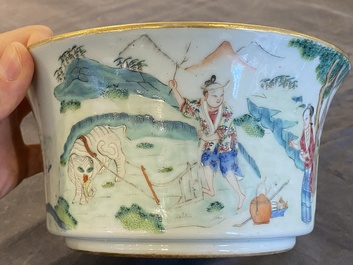 Een Chinese famille rose kom met verhalend decor, Daoguang merk en periode