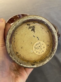 Vase de forme 'meiping' en porcelaine de Chine &agrave; &eacute;mail dit 'fleur de p&ecirc;che', 19&egrave;me