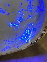 Verseuse en porcelaine de Chine en bleu et blanc &agrave; d&eacute;cor d'animaux mythiques, Wanli