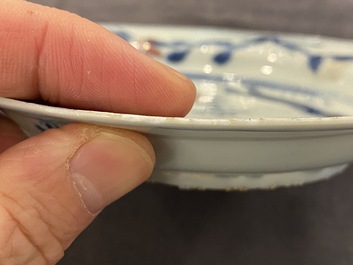 Coupe en porcelaine de Chine en bleu, blanc et rouge de cuivre &agrave; d&eacute;cor d'un p&ecirc;cheur pour le march&eacute; japonais, Tianqi