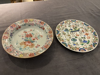 Deux assiettes en porcelaine de Chine famille rose et verte, Qianlong et Kangxi