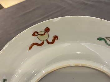 Deux assiettes en porcelaine de Chine famille rose et verte, Qianlong et Kangxi