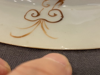Deux assiettes en porcelaine de Chine famille rose et verte, Qianlong et Kangxi