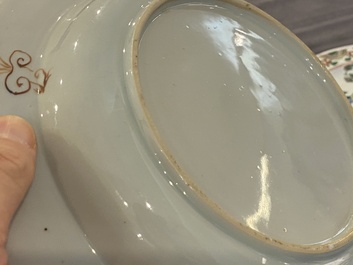 Deux assiettes en porcelaine de Chine famille rose et verte, Qianlong et Kangxi