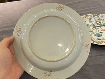 Deux assiettes en porcelaine de Chine famille rose et verte, Qianlong et Kangxi