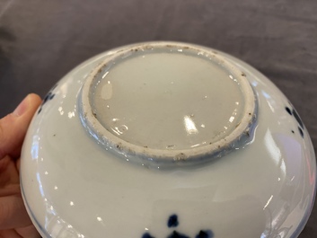 Een Chinees blauw-wit ko-sometsuke 'tijger' bord voor de Japanse markt, Tianqi/Chongzhen