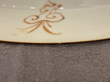 Deux assiettes en porcelaine de Chine famille rose et verte, Qianlong et Kangxi