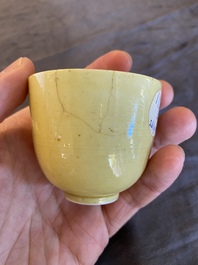 Een Chinese monochrome geel-geglazuurde kop, Kangxi merk en periode