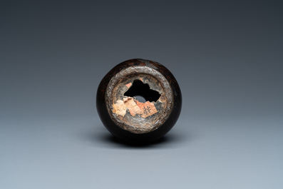 Vase &agrave; fl&egrave;ches en bronze, Chine, Yuan