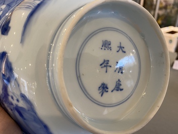 Een Chinese blauw-witte klapmuts kom, Kangxi merk en periode