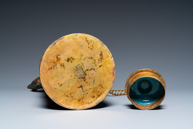 Grande verseuse de type 'duomuhu' en &eacute;maux cloisonn&eacute;s de style tib&eacute;tain, Chine, R&eacute;publique