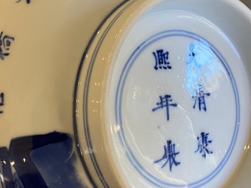 Een Chinese blauw-witte kom met gedichten, Kangxi merk en periode