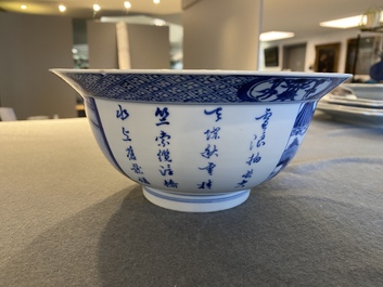 Een Chinese blauw-witte kom met gedichten, Kangxi merk en periode
