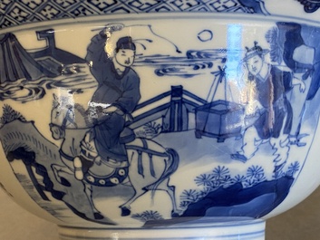 Een Chinese blauw-witte kom met gedichten, Kangxi merk en periode