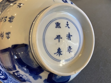Een Chinese blauw-witte kom met gedichten, Kangxi merk en periode