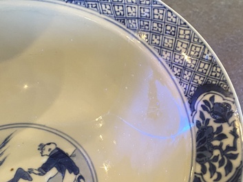 Een Chinese blauw-witte kom met gedichten, Kangxi merk en periode