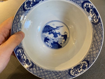 Een Chinese blauw-witte kom met gedichten, Kangxi merk en periode