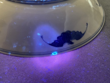 Plat en porcelaine de Chine en bleu et blanc, marque et &eacute;poque de Guangxu