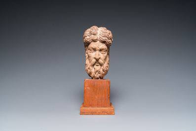 T&ecirc;te d'homme barbu en pierre sculpt&eacute;e, 15/16&egrave;me