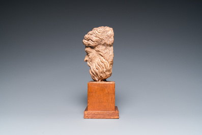T&ecirc;te d'homme barbu en pierre sculpt&eacute;e, 15/16&egrave;me