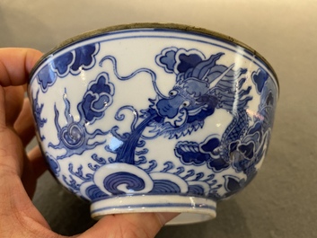 Een Chinese blauw-witte 'Bleu de Hue' kom voor de Vietnamese markt, Minh Mang Nian Zhi 明命年製 merk, ca. 1830-40