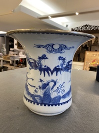 Een Chinese blauw-witte 'Bleu de Hue' kwispedoor voor de Vietnamese koning Khai Dinh, Nội phủ đ&atilde;i tạo 內府待造 mark, ca. 1924