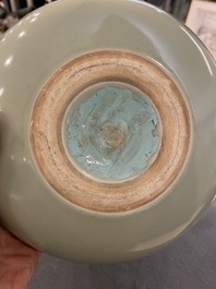 A Chinese monochrome celadon-glazed double gourd vase, 18/19th C.
