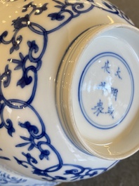 Een Chinese blauw-witte 'Shou' kom, Chenghua merk, Kangxi