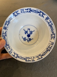 Een Chinese blauw-witte 'Shou' kom, Chenghua merk, Kangxi