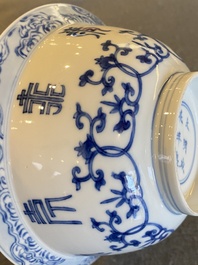 Een Chinese blauw-witte 'Shou' kom, Chenghua merk, Kangxi