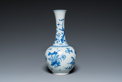 A Chinese blue and white bottle vase with a dragon on the neck, Transitional period