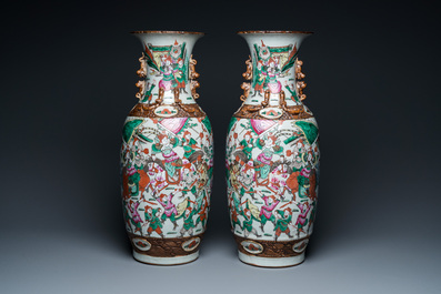 Deux paires de vases en porcelaine de Chine dite 'de Nankin', 19&egrave;me