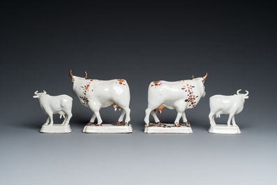 Quatre paires de vaches en fa&iuml;ence de Delft, 18&egrave;me