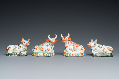 Quatre paires de vaches en fa&iuml;ence de Delft, 18&egrave;me