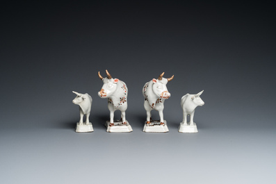 Quatre paires de vaches en fa&iuml;ence de Delft, 18&egrave;me