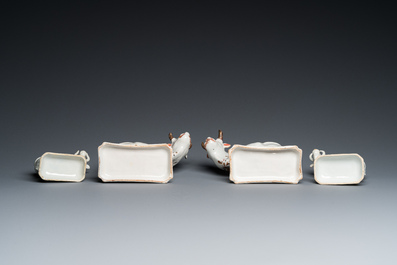 Quatre paires de vaches en fa&iuml;ence de Delft, 18&egrave;me