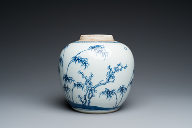 Een Chinese blauw-witte 'drie vrienden van de winter' pot, Kangxi