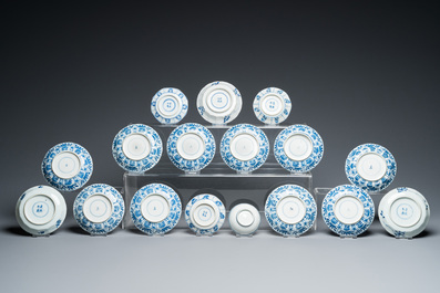 23 Chinese blue and white cups and 17 saucers, 19th C.