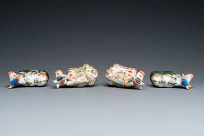Quatre paires de vaches en fa&iuml;ence de Delft, 18&egrave;me
