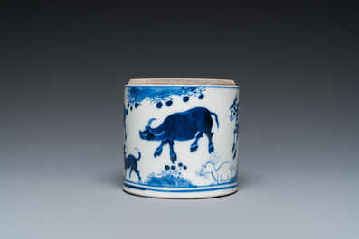 A Chinese famille rose 'Wu Shuang Pu' cup stand and a blue and white 'animals' box, 19th C.